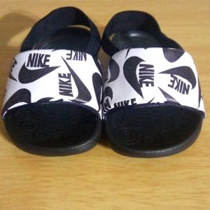 Kids size 6c white and black Nike slides